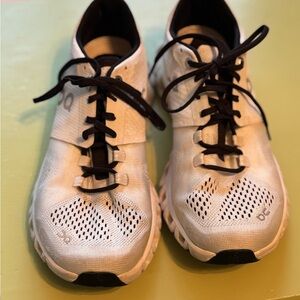 On cloud Running White and Black Athletic Shoes 5.5